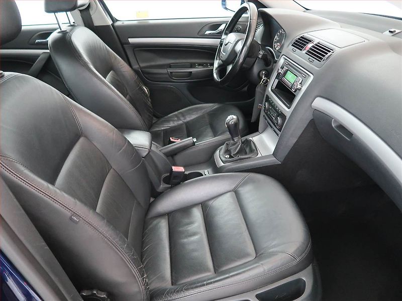 Škoda Octavia (2011) 1.6 TDI, nová STK, zamluveno - fotka 9 z 17