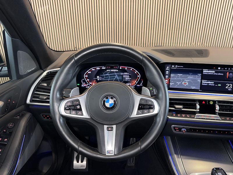 BMW X5 M50d HUD Vzduch H/K Tažné CZ - fotka 21 z 46