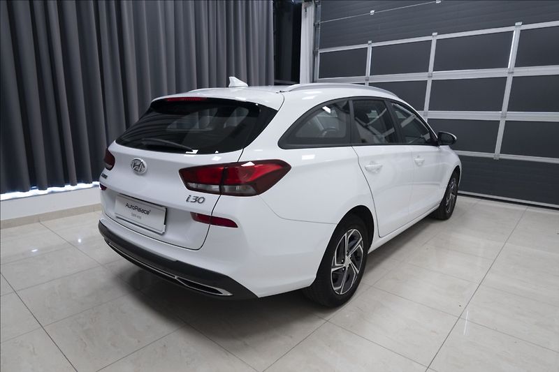 Hyundai i30 1,5 CVVT KAMERA 1. MAJITEL ČR - fotka 4 z 31