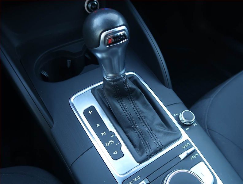 Audi A3 (2019) Attraction 2.0 TDI, 4X4 - fotka 13 z 17
