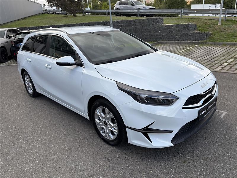 Kia Ceed 1,5 TGDi 118kW TOP ZÁRUKA NAVI - fotka 7 z 40