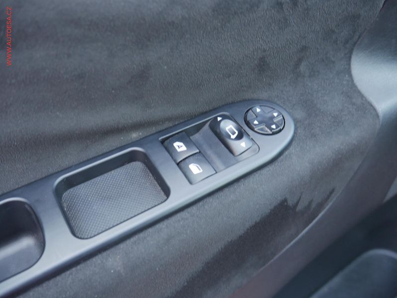 Peugeot 207 (2010) 1.4i, ČR, AC - fotka 11 z 14