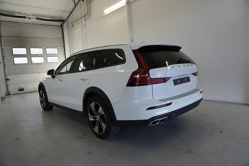 Volvo V60 (2019) CROSS COUNTRY 2,0 D4 AWD AUT. - fotka 7 z 33