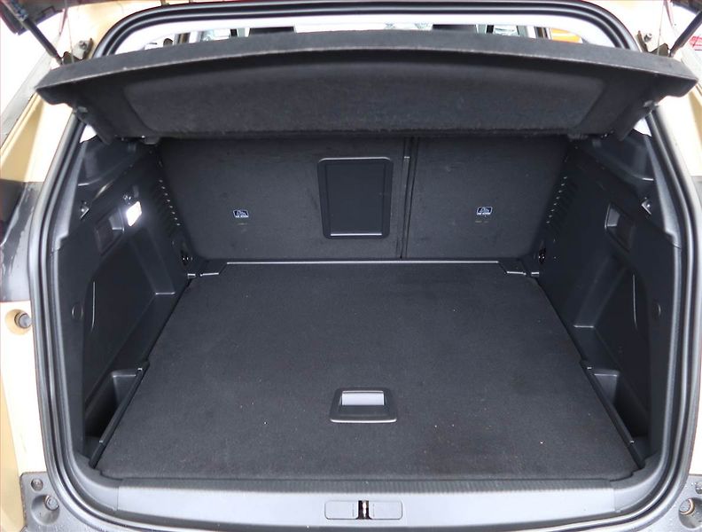Peugeot 3008 (2017) Allure 1.6 THP, Automat - fotka 14 z 21