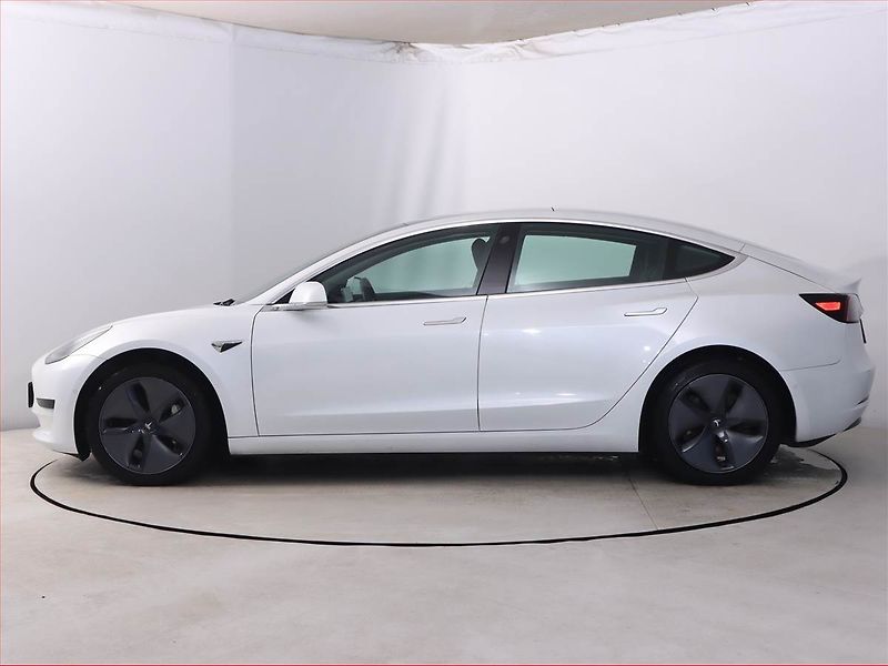 Tesla Model 3 (2020) Std Range Plus 52kWh, SoH 83% - fotka 3 z 24