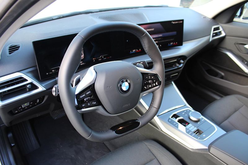 BMW Řada 3 320i sedan - fotka 8 z 14