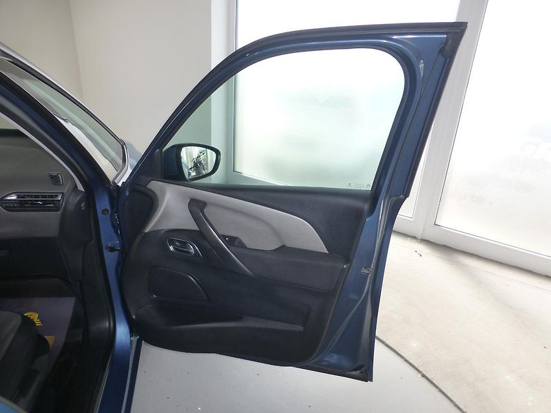 Citroën Grand C4 Picasso (2014) 1,6HDI*DIGI*NAV*ALU**KAMERA*7M - fotka 22 z 30
