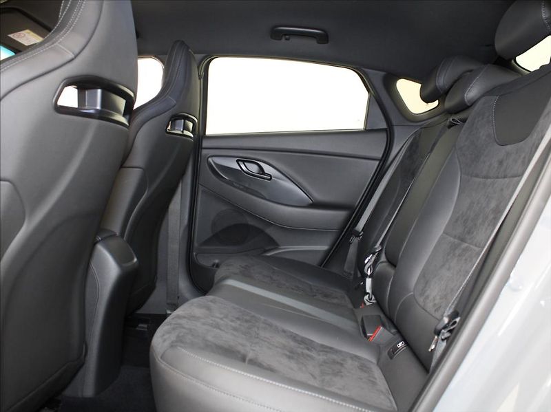 Hyundai i30 2,0 T-GDi DCT N-Perf. 32tkm! Č - fotka 7 z 27