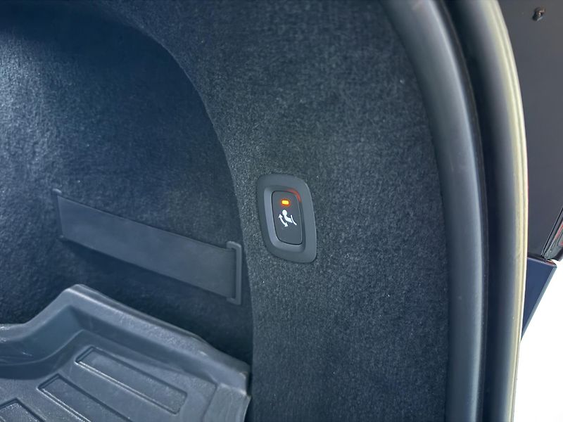 Volvo V90 B6 AWD benzin Ultimate Auto - fotka 14 z 16