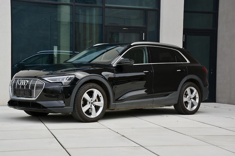 Audi e-tron (2022) 50 QUATTRO BUSSINES 1 Majitel - fotka 7 z 53