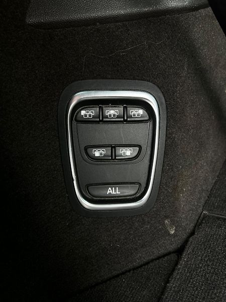 Renault Espace 1.6dCI 118kW Kůže LED 7-Míst - fotka 22 z 24