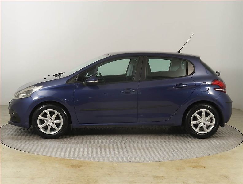 Peugeot 208 (2016) 1.2 PureTech, ČR,1.maj - fotka 3 z 18