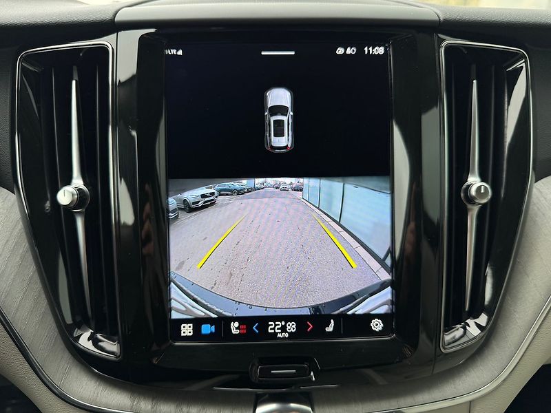 Volvo XC60 B4 AWD PLUS, ACC - fotka 20 z 23