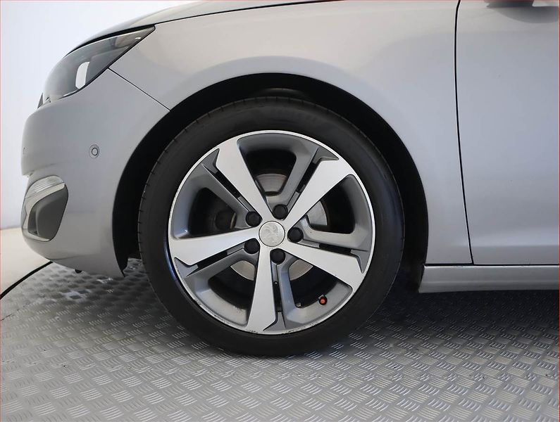 Peugeot 308 (2016) Allure 1.6 BlueHDi, Automat - fotka 15 z 22
