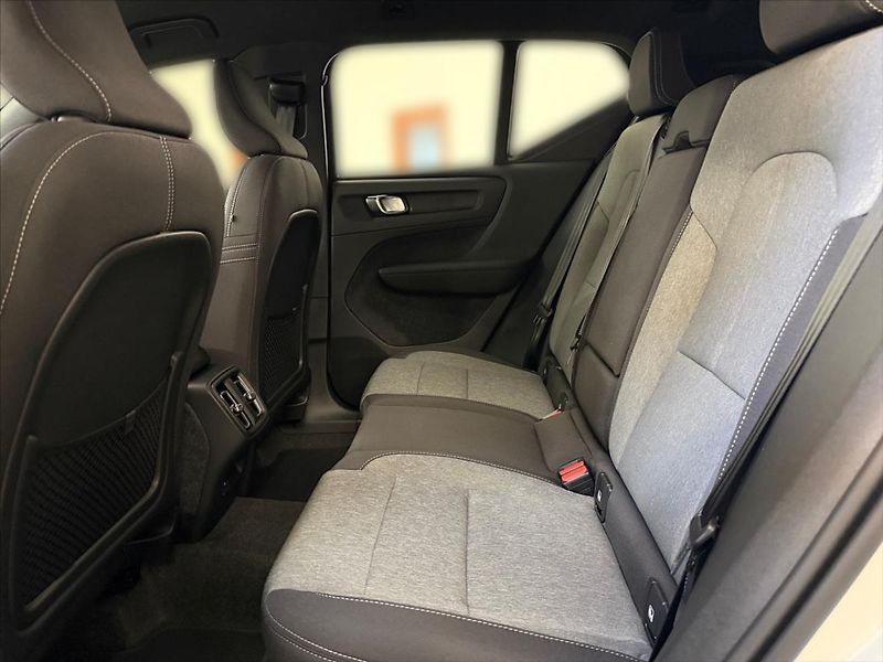 Volvo XC40 (2025) 2,0 B4 FWD Plus Dark 5143 - fotka 11 z 15