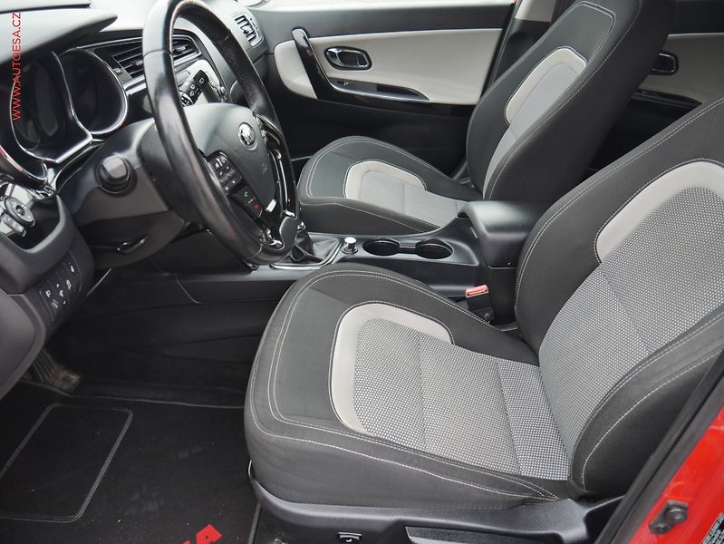 Kia Ceed (2016) 1.6 CRDi, ČR, AC, navi, park - fotka 9 z 27
