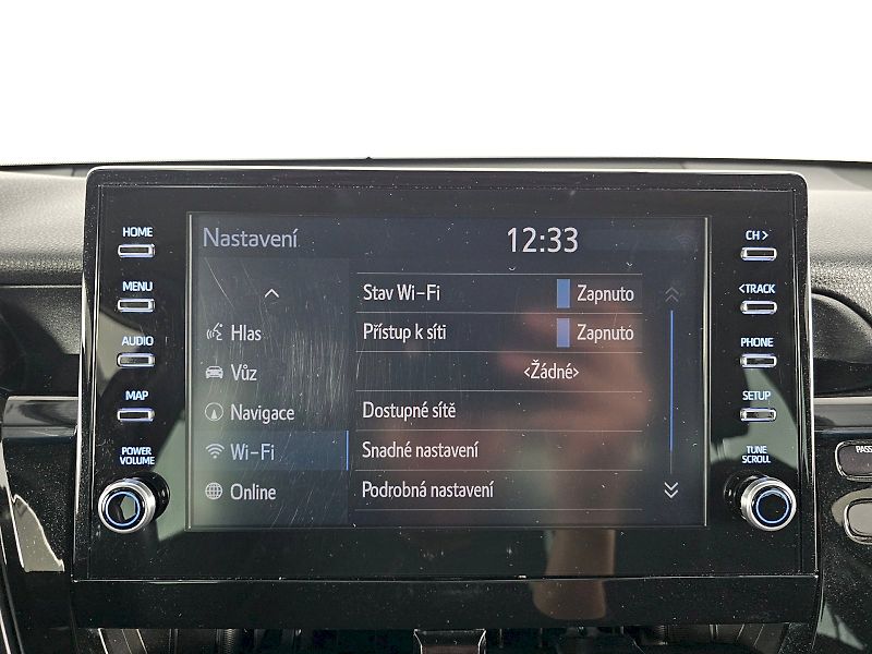 Toyota Camry (2023) 2.5HEV 218k PRESTIGE - fotka 17 z 32