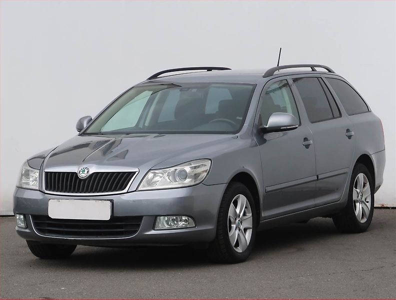 Škoda Octavia (2012) Ambition 1.6 TDI, Tempomat - fotka 2 z 19