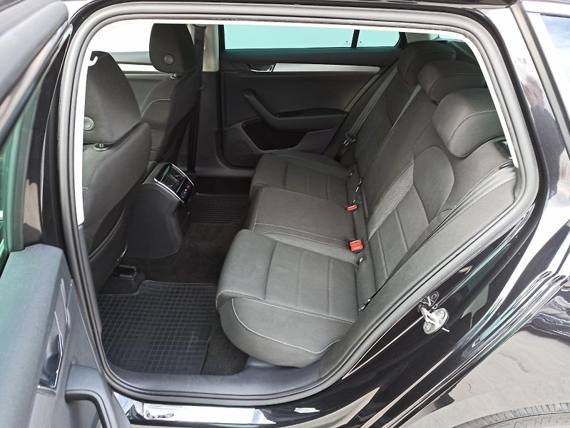 Škoda Superb 2.0TDi 140kW DSG 4X4 AMB - fotka 12 z 27