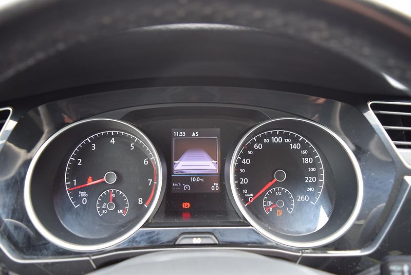 Volkswagen Touran (2018) 1.4TSI 110kw HIGHLINE TAŽ LED - fotka 37 z 50