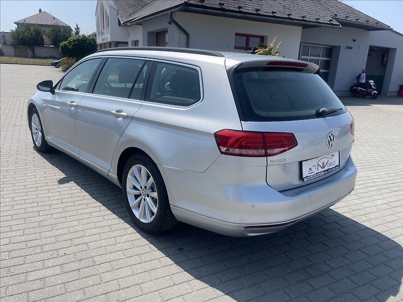 Volkswagen Passat 2,0 TDi 110kw Radar DSG GPS Hi - fotka 40 z 43