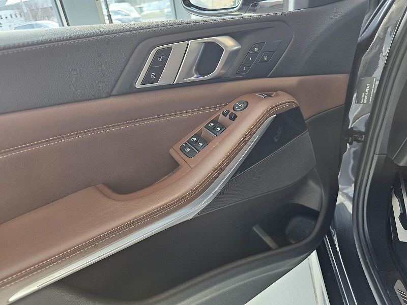 BMW X5 M50i - fotka 14 z 36
