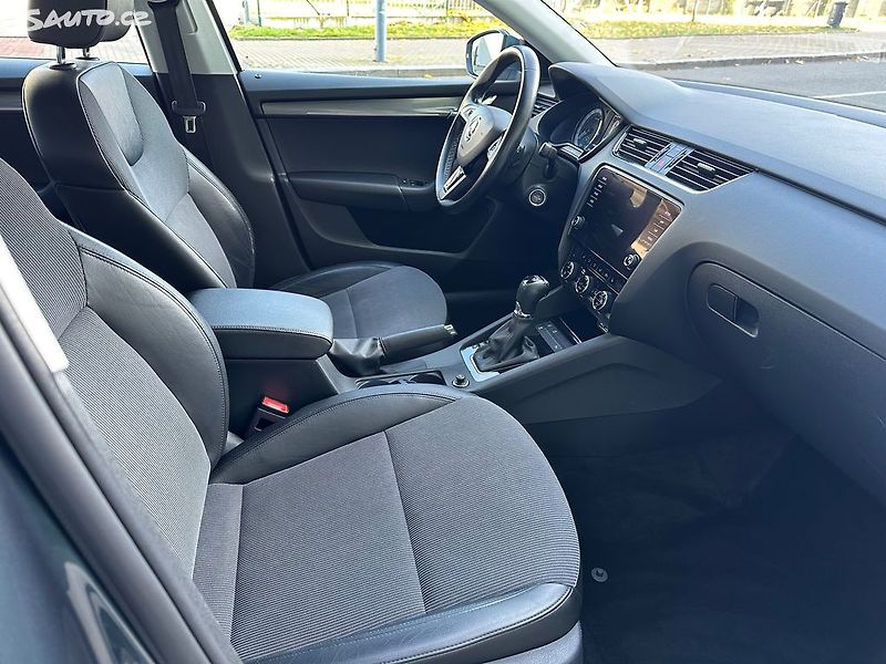 Škoda Octavia Combi 2,0 TDI Style/ odp.dph - fotka 34 z 41