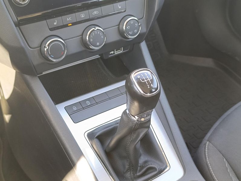 Škoda Octavia 1.6TDI 85kW ČR DPH - fotka 25 z 31