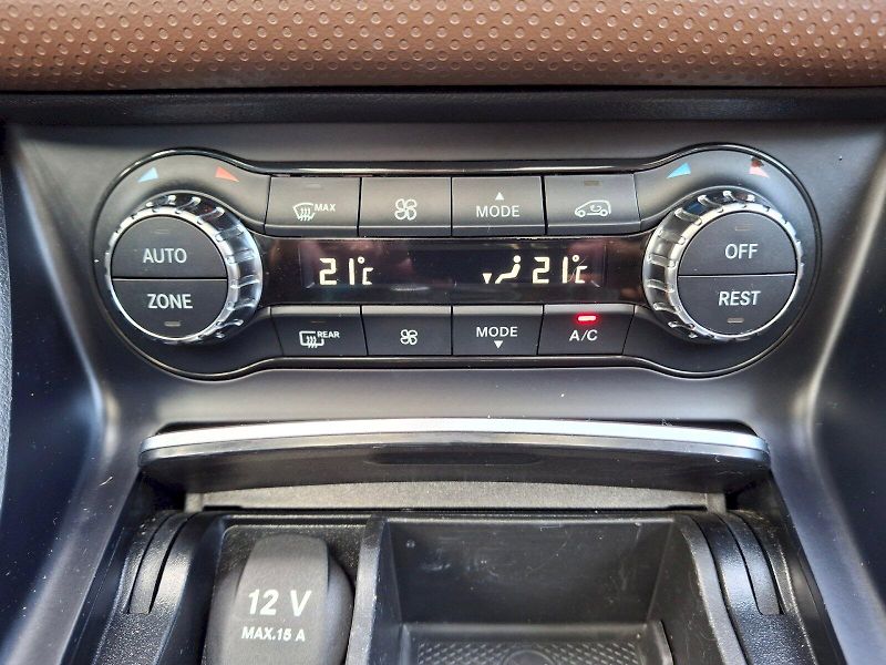 Mercedes-Benz Třídy A (2017) AMG Automat 4 Matic 2,0i 135kW - fotka 25 z 35