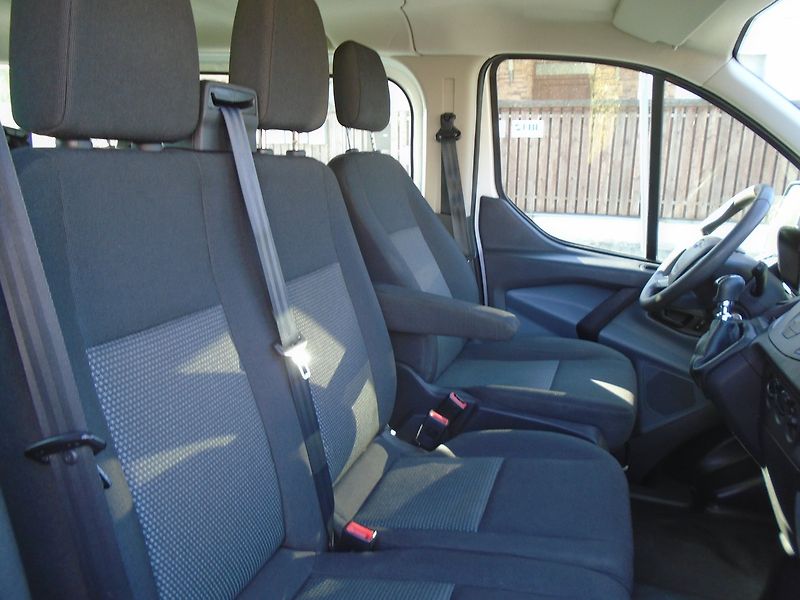 Ford Transit Custom (2015) 2.2 TDCi 9 míst BUS - fotka 16 z 23