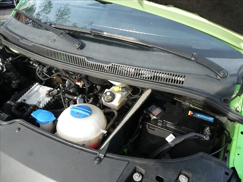 Volkswagen Transporter 2,0 TDi 75kW L2H2,9.míst,2xkol - fotka 37 z 48