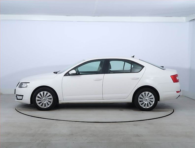 Škoda Octavia (2015) 1.6 TDI, Tempomat - fotka 3 z 17