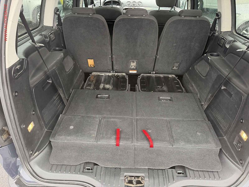 Ford Galaxy (2012) 2.2 TDCi, Titanium, xenon - fotka 7 z 16