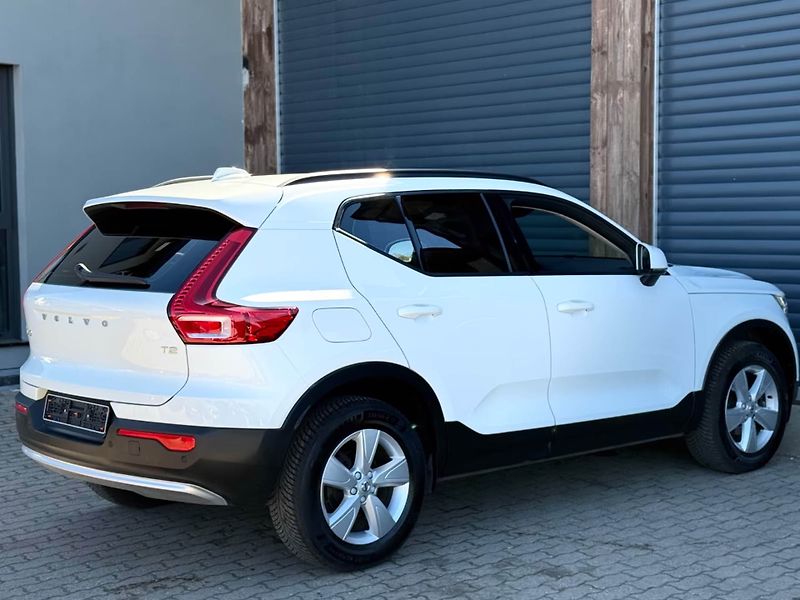 Volvo XC40 T2 Momentum Core LED Kam Asist - fotka 6 z 24