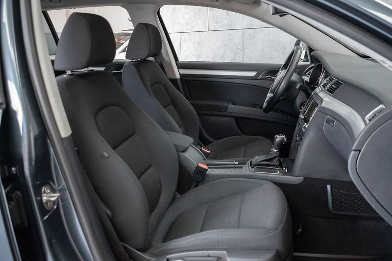 Škoda Superb 2.0 TDI DSG AMBITION BUSINESS - fotka 11 z 32