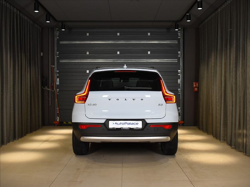 Volvo XC40 (2026) 2,0 B3  Core - fotka 5 z 24