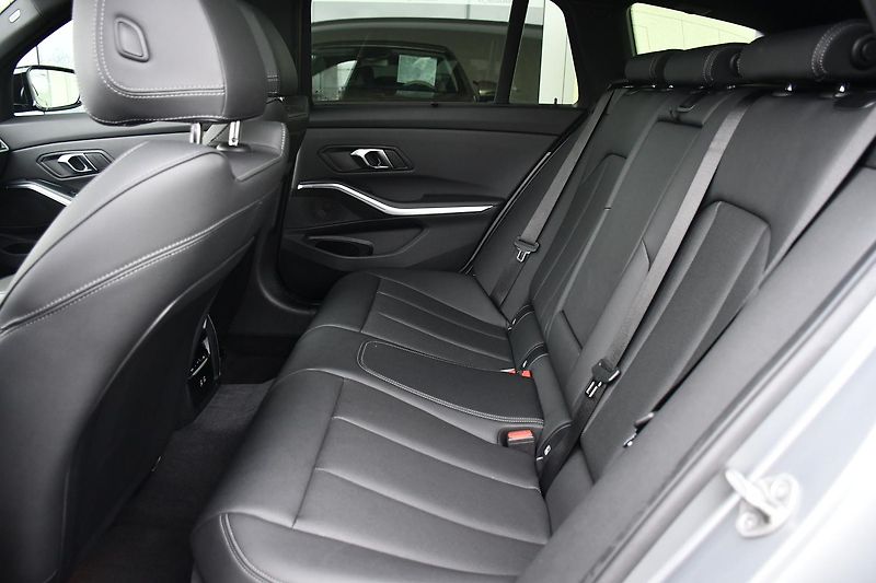 BMW Řada 3 320d xDrive MSPORT ČR 3LZÁRUKA - fotka 19 z 46