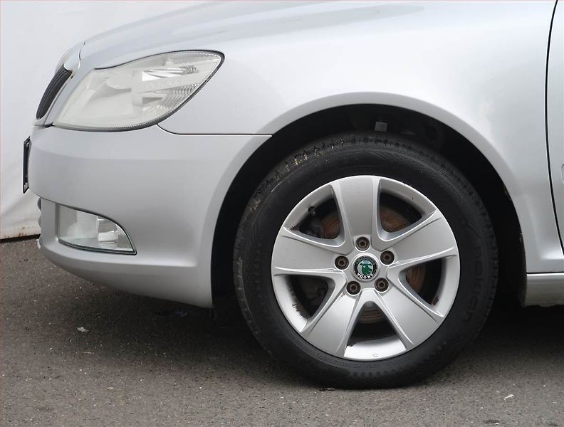 Škoda Octavia (2012) Elegance 2.0 TDI, Tempomat - fotka 14 z 19