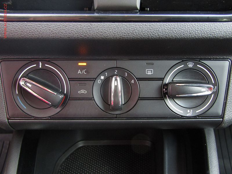 Škoda Kamiq (2019) 1.0TSi, ČR, Ambition, TZ - fotka 14 z 18