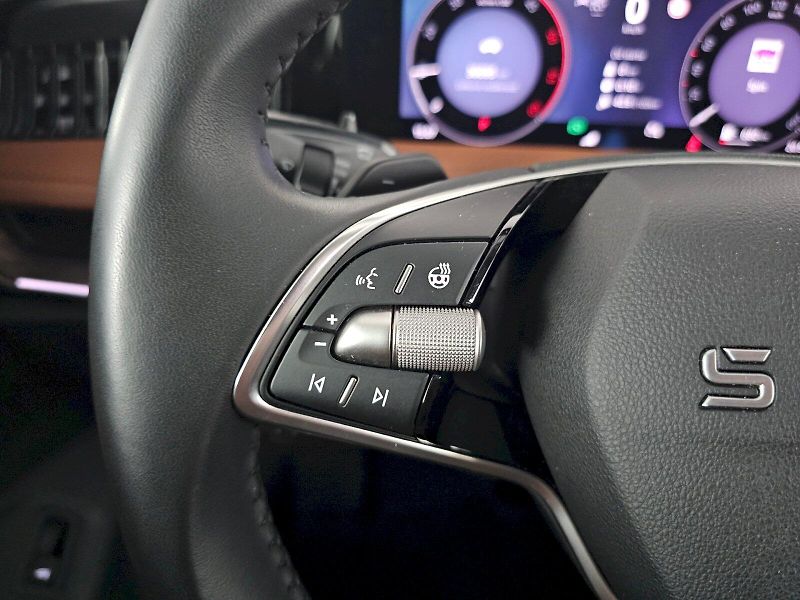 Škoda Superb (2025) 2.0TDI 142kW 4x4 DSG LAURIN A - fotka 9 z 32