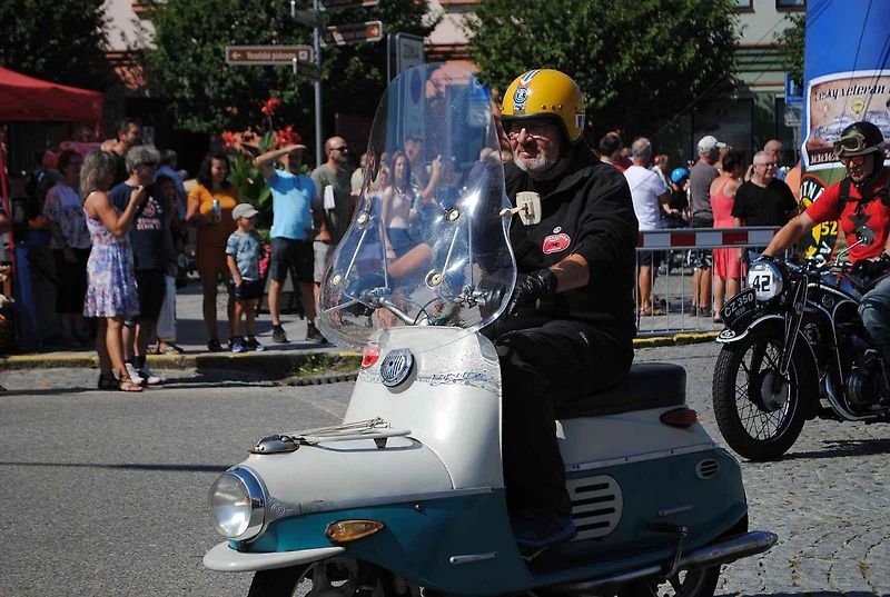 Veterány se sjely do Veselí nad Lužnicí na Selské Baroko 2023.