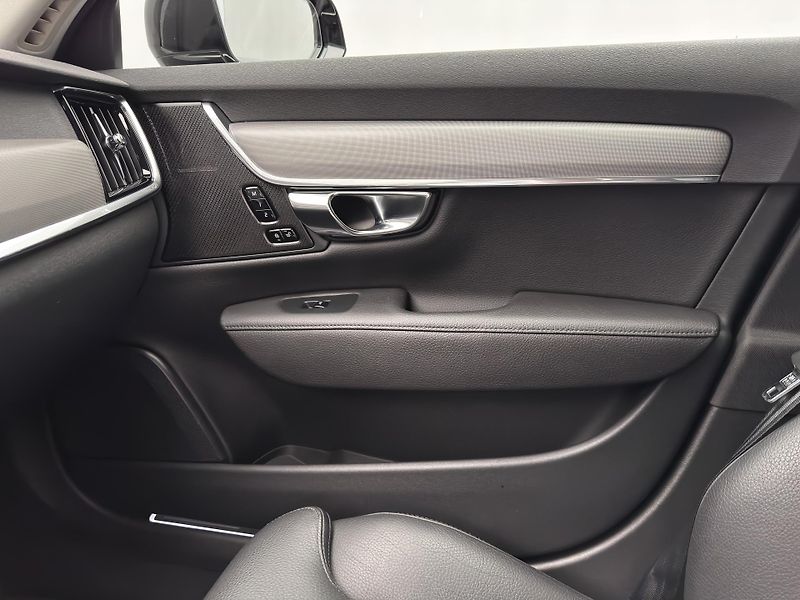 Volvo S90 B5 AWD MOMENTUM PRO  - fotka 25 z 45