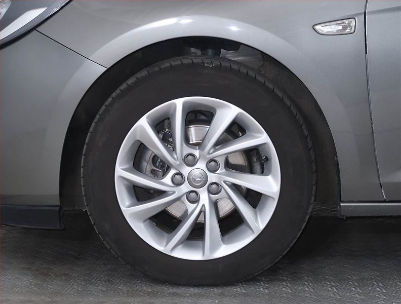 Opel Astra (2020) 1.5 CDTI, Tempomat - fotka 14 z 17
