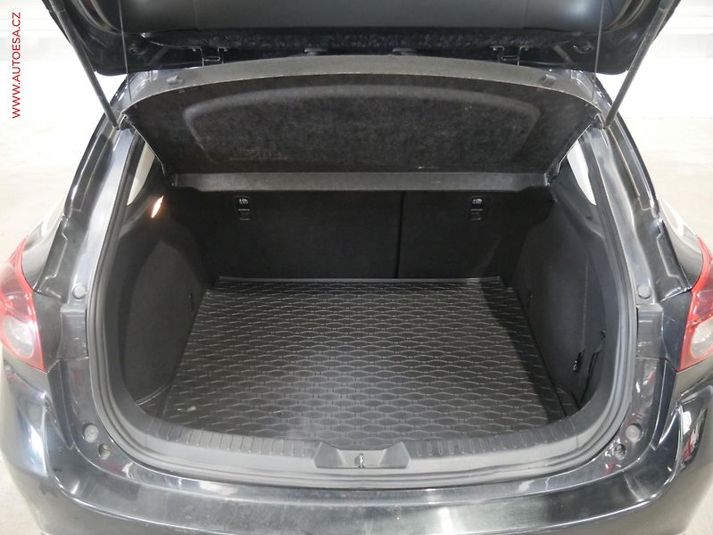 Mazda 3 (2014) 2.0 i, ČR, Navi, xenon - fotka 7 z 18