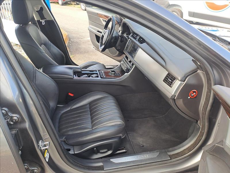 Jaguar XF 2,0 d 132 kW AUT,NAVI,KAMERA - fotka 9 z 21