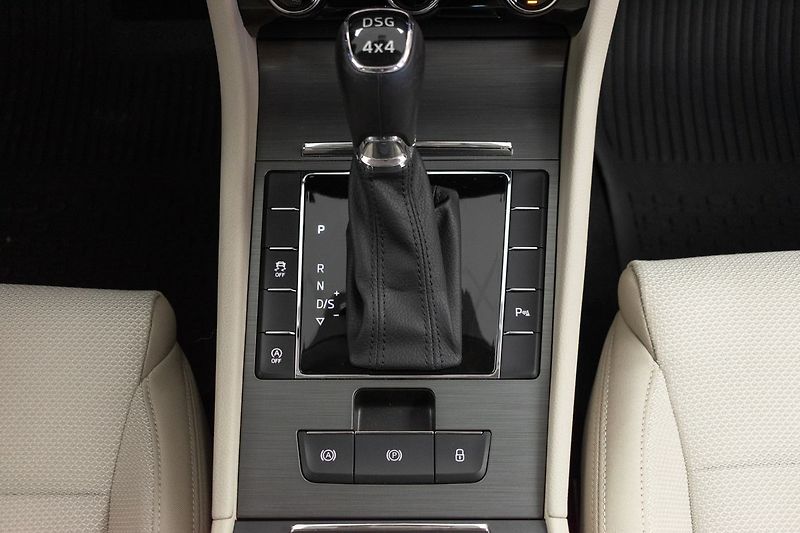 Škoda Superb TDI 147kW 4x4*STYLE*DPH*ČR 1.M - fotka 23 z 40