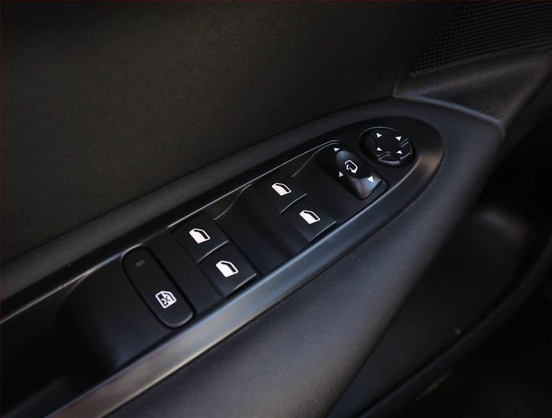 Citroën C4 (2017) 1.6 BlueHDi, Navi, Tempomat - fotka 19 z 20