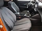 Peugeot 2008 (2021) Allure 1.2 PureTech, Navi - náhled 7