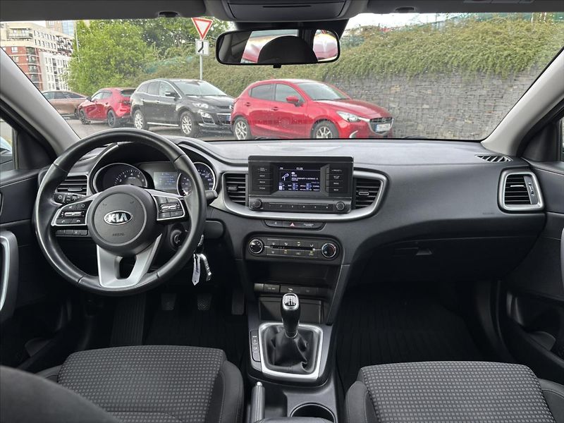Kia Ceed 1,4 TGDi 103kW Fresh ZÁRUKA - fotka 9 z 33