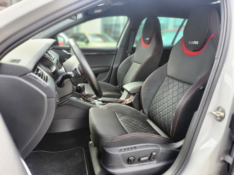 Škoda Octavia RS 2.0 TDI 135kw DSG 4X4 Combi - fotka 9 z 25